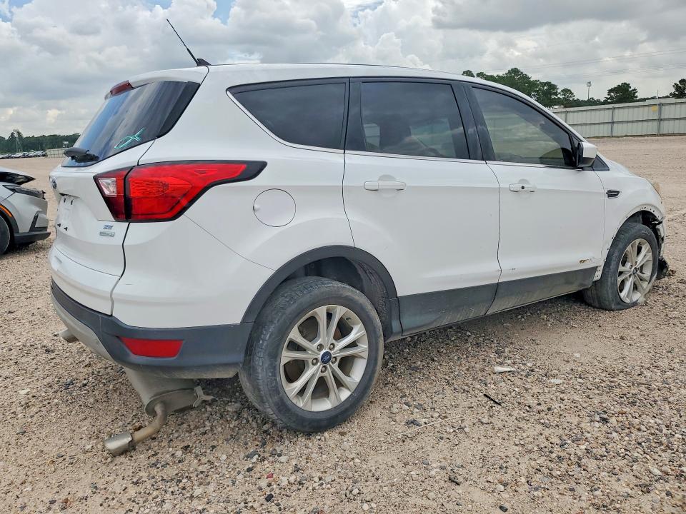60632096 :رقم المزاد ، 1FMCU0GDXKUA89335 vin ، 2019 Ford Escape مزاد بيع