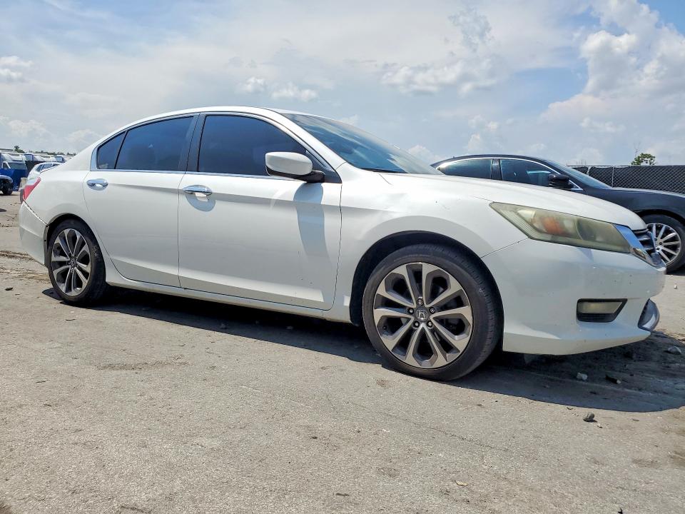63137616 :رقم المزاد ، 1HGCR2F59FA035268 vin ، 2015 Honda Accord مزاد بيع