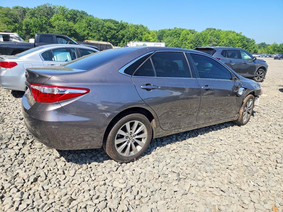 85617795 :رقم المزاد ، 4T1BF1FK9HU729295 vin ، 2017 Toyota Camry مزاد بيع