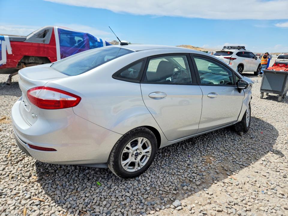 61554166 :رقم المزاد ، 3FADP4BJ5FM214391 vin ، 2015 Ford Fiesta مزاد بيع