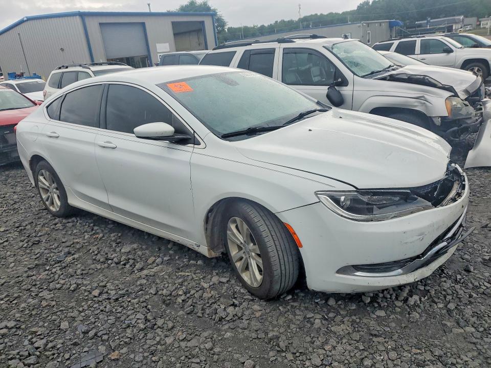 62614026 :رقم المزاد ، 1C3CCCAB3FN725534 vin ، 2015 Chrysler 200 مزاد بيع
