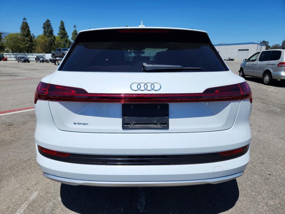 Продажа на аукционе авто 2019 Audi E-tron, vin: WA1LAAGE6KB005397, номер лота: 60200466