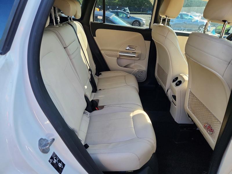 62231126 :رقم المزاد ، W1N4N4HB2MJ215405 vin ، 2021 Mercedes-benz Gla مزاد بيع