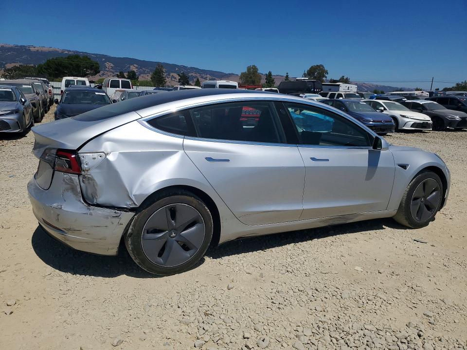60368486 :رقم المزاد ، 5YJ3E1EA6JF078498 vin ، 2018 Tesla Model 3 مزاد بيع