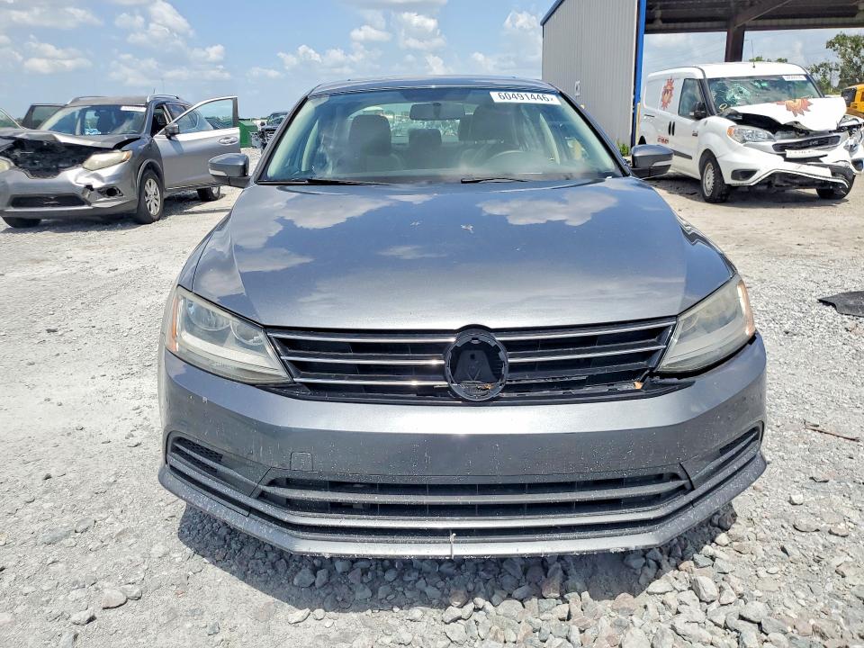 60491446 :رقم المزاد ، 3VWDB7AJ1HM275314 vin ، 2017 Volkswagen Jetta مزاد بيع