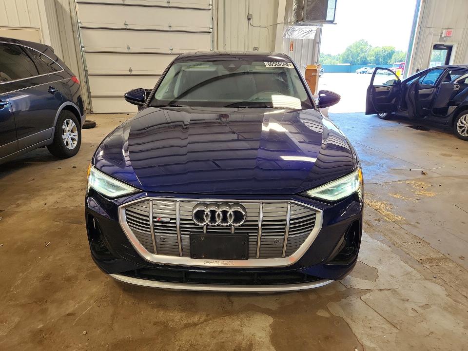 60569506 :رقم المزاد ، WA11ABGE1NB020021 vin ، 2022 Audi E-tron مزاد بيع