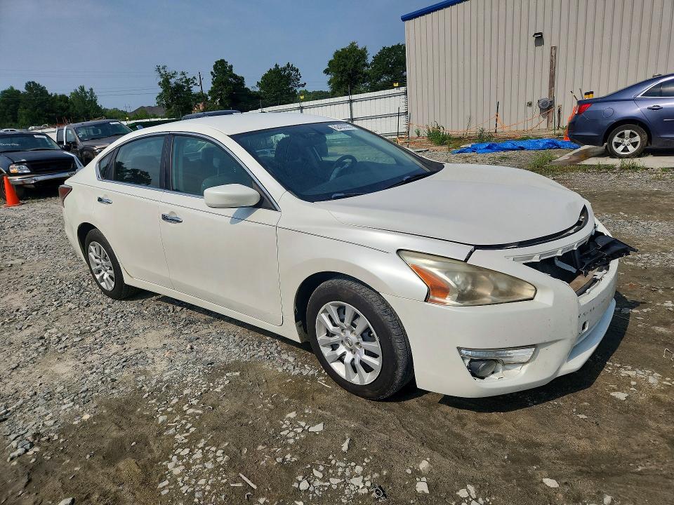 2015 Nissan Altima მანქანა იყიდება აუქციონზე, vin: 1N4AL3AP8FC215003, აუქციონის ნომერი: 62430356