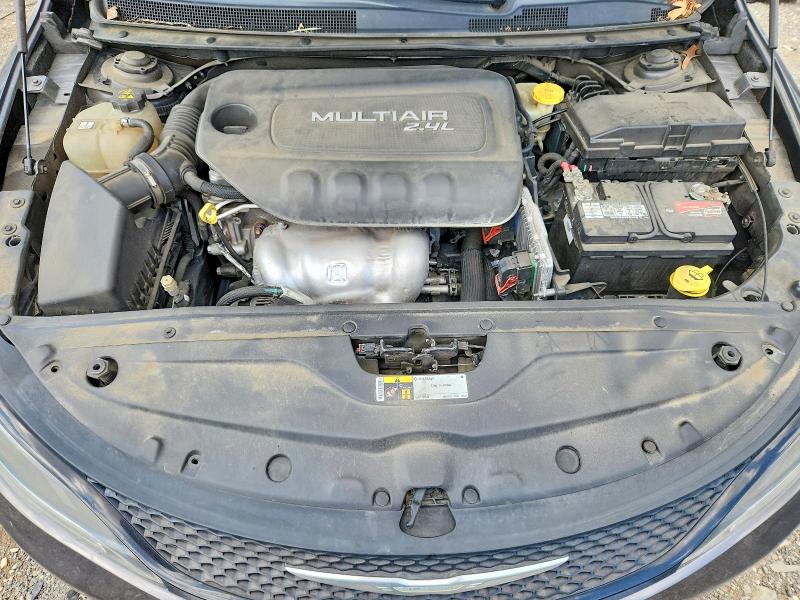 62750606 :رقم المزاد ، 1C3CCCBB7FN554611 vin ، 2015 Chrysler 200 مزاد بيع
