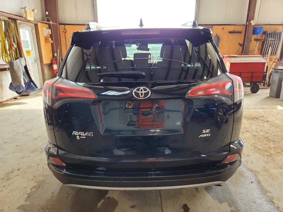 61912516 :رقم المزاد ، 2T3JFREV6JW839420 vin ، 2018 Toyota Rav4 مزاد بيع