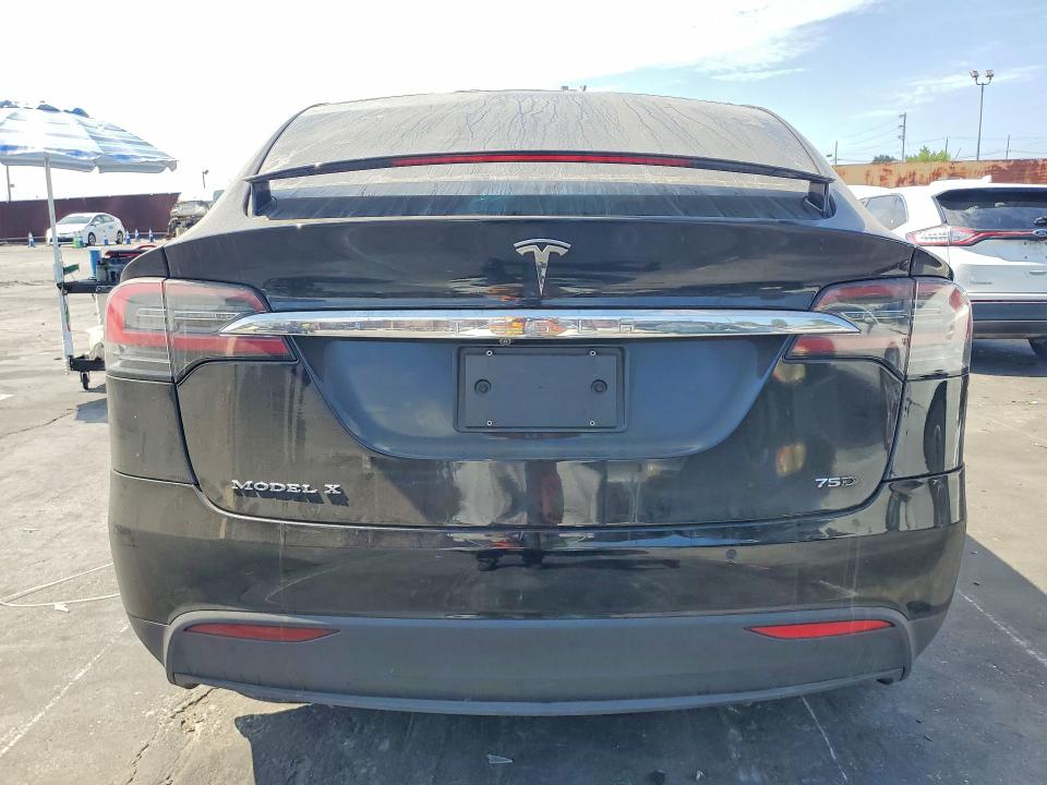 61681546 :رقم المزاد ، 5YJXCBE25GF027167 vin ، 2016 Tesla Model X مزاد بيع