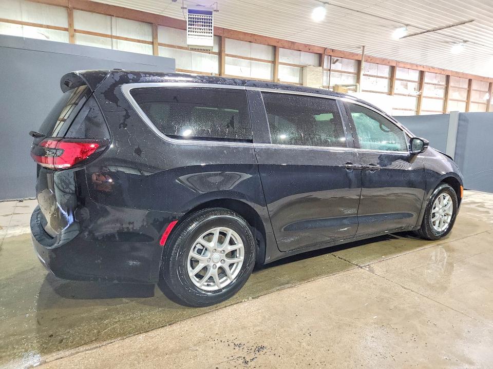 63465356 :رقم المزاد ، 2C4RC1BG1VR576675 vin ، 2027 Chrysler Pacifica مزاد بيع