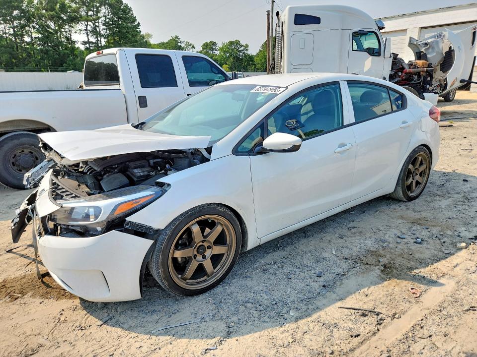 60794656 :رقم المزاد ، 3KPFK4A73JE189968 vin ، 2018 Kia Forte مزاد بيع