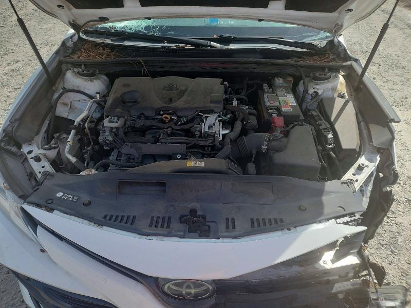 61879266 :رقم المزاد ، 4T1B11HK4JU082726 vin ، 2018 Toyota Camry مزاد بيع