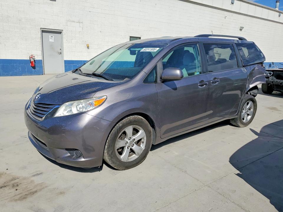Продажа на аукционе авто 2015 Toyota Sienna, vin: 5TDKK3DC8FS669051, номер лота: 60241906