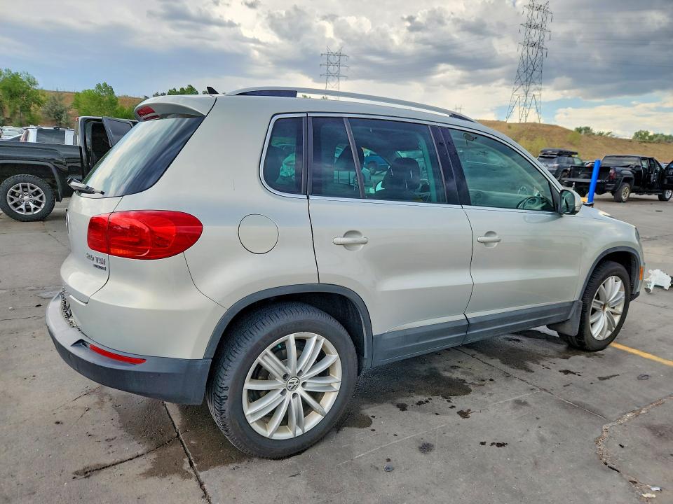 62128496 :رقم المزاد ، WVGBV7AXXDW545099 vin ، 2013 Volkswagen Tiguan مزاد بيع