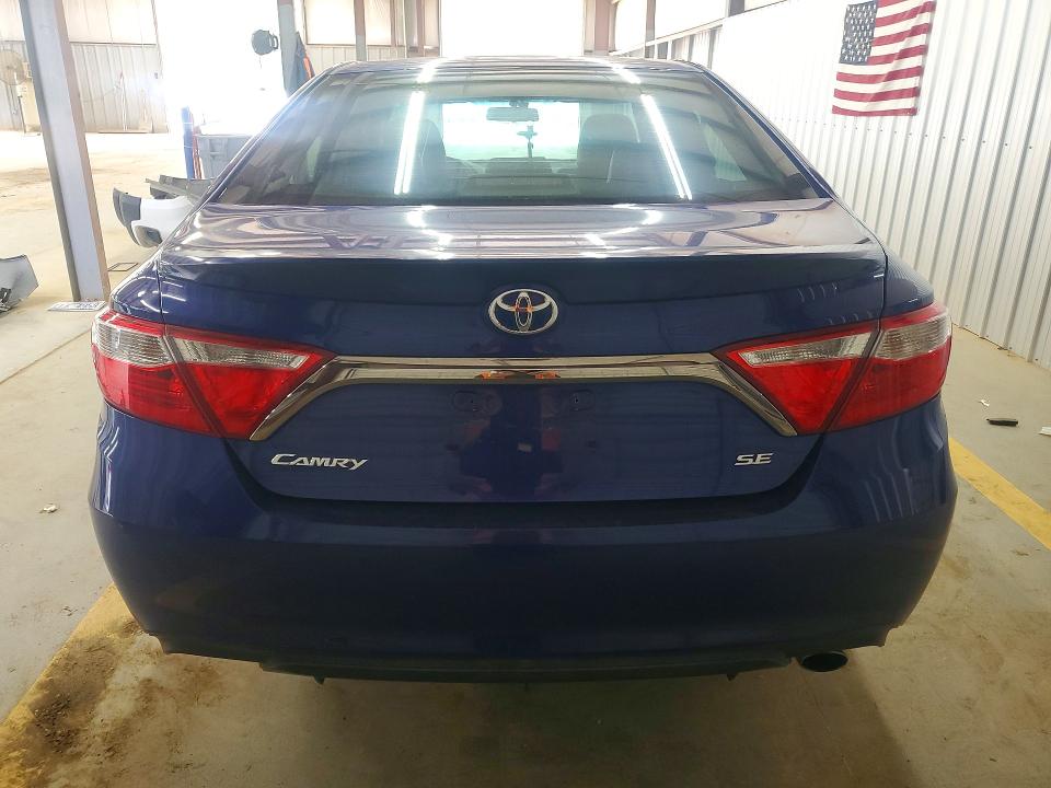 61676176 :رقم المزاد ، 4T1BF1FK4FU953037 vin ، 2015 Toyota Camry مزاد بيع