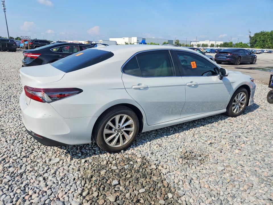 2022 Toyota Camry მანქანა იყიდება აუქციონზე, vin: 4T1C11AK8NU072155, აუქციონის ნომერი: 62813676