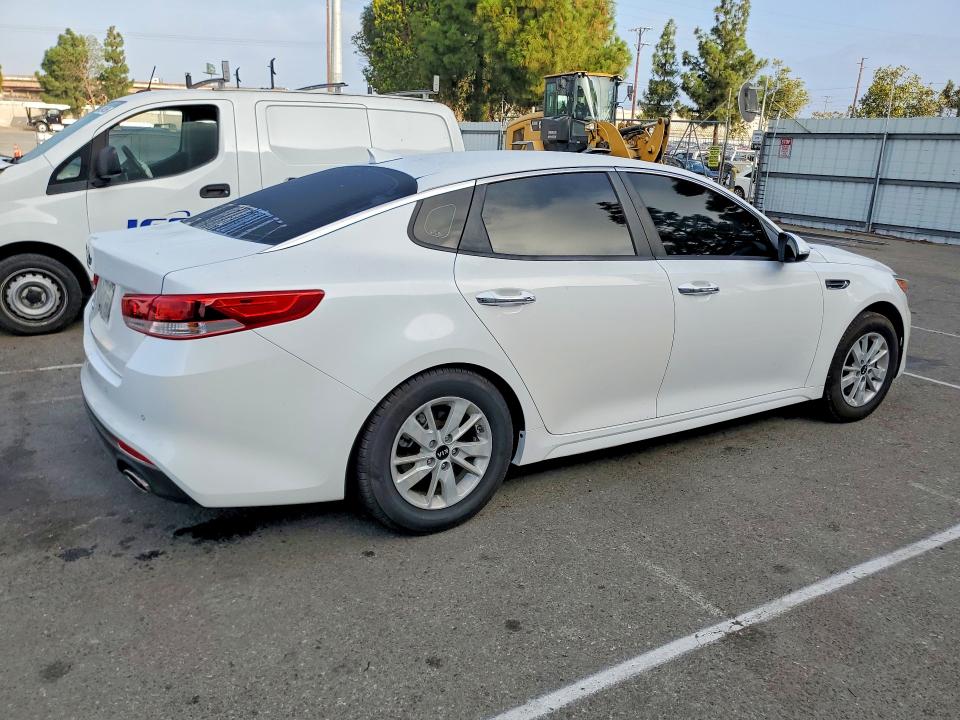 2018 Kia Optima მანქანა იყიდება აუქციონზე, vin: 5XXGT4L33JG225211, აუქციონის ნომერი: 62856746