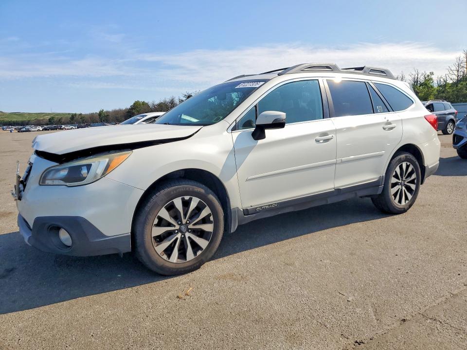 61227326 :رقم المزاد ، 4S4BSANC6F3299590 vin ، 2015 Subaru Outback مزاد بيع
