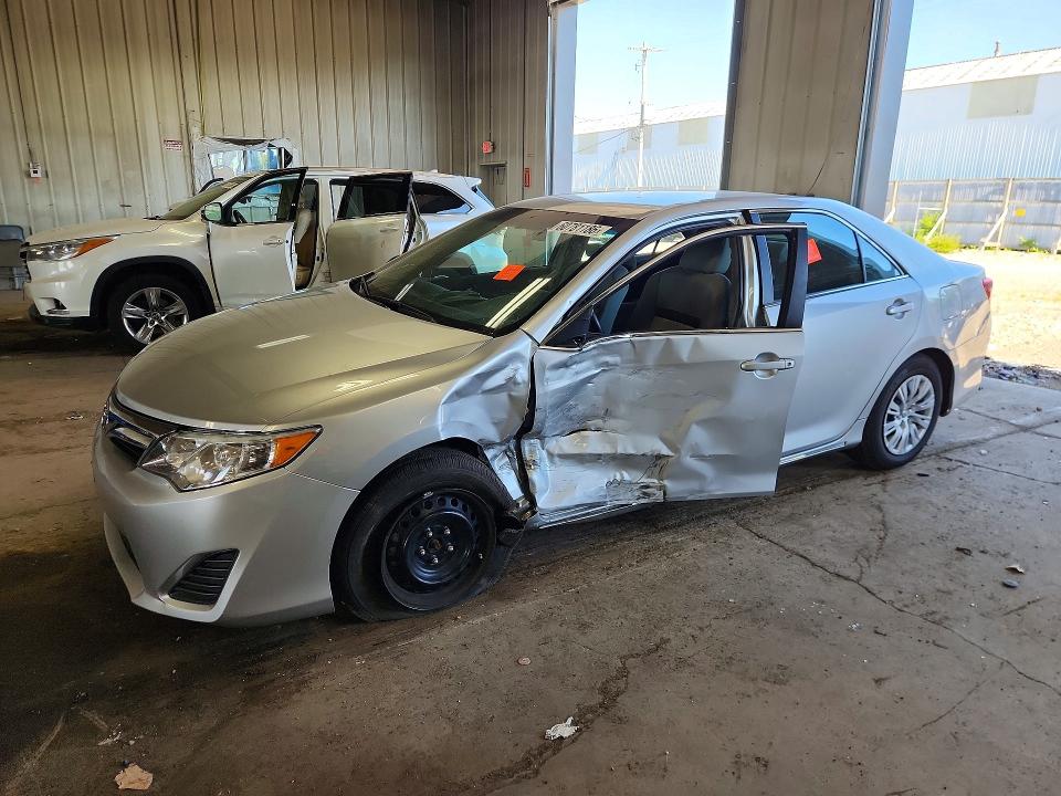 2014 Toyota Camry მანქანა იყიდება აუქციონზე, vin: 4T4BF1FK0ER367326, აუქციონის ნომერი: 60781186