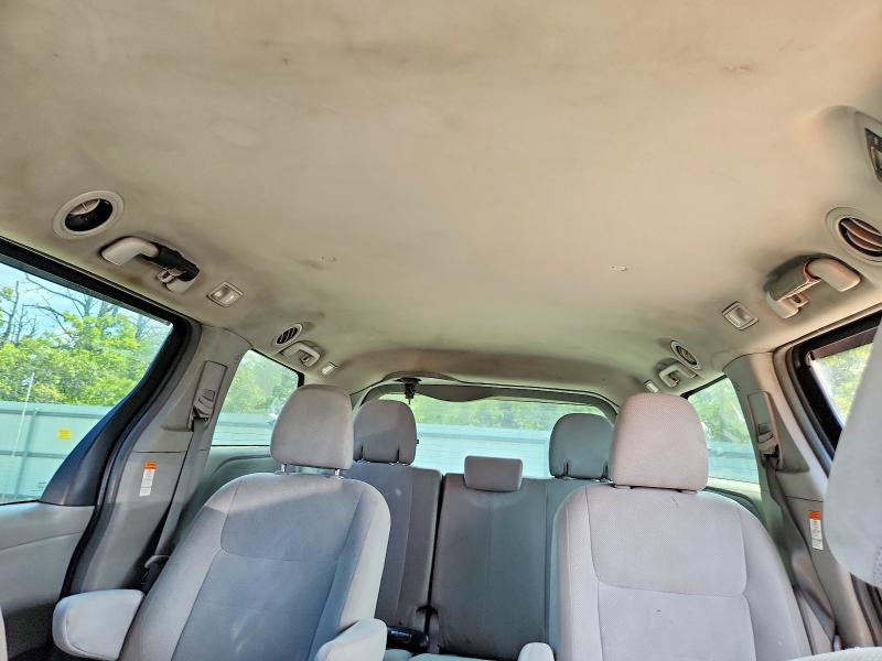 60670576 :رقم المزاد ، 5TDZZ3DC7HS836738 vin ، 2017 Toyota Sienna مزاد بيع