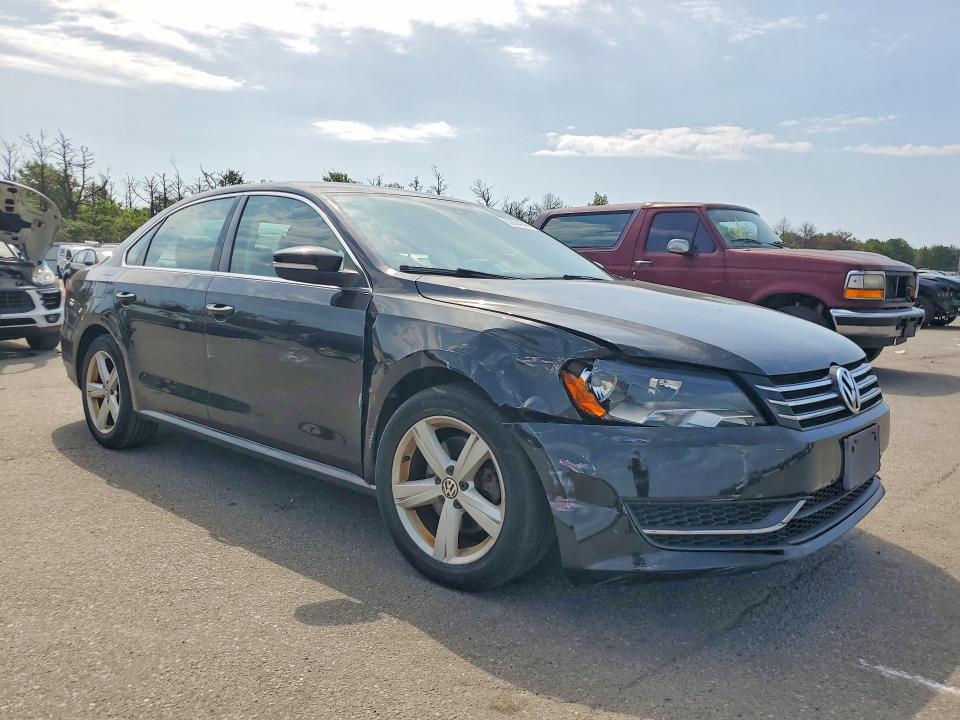 60694946 :رقم المزاد ، 1VWBP7A36DC006408 vin ، 2013 Volkswagen Passat مزاد بيع