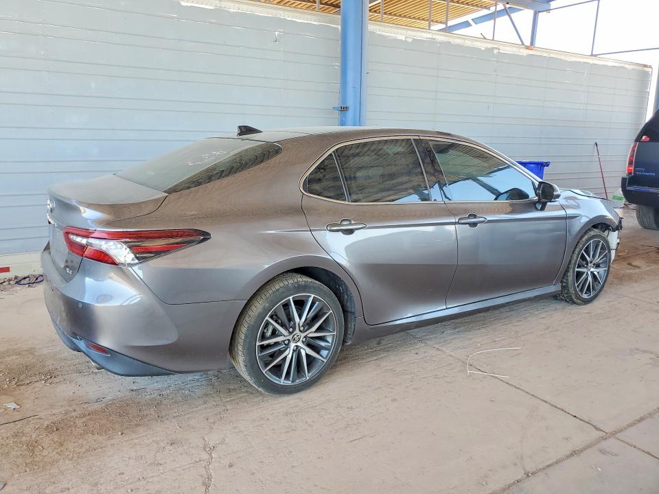 60018226 :رقم المزاد ، 4T1FZ1AK4MU050318 vin ، 2021 Toyota Camry مزاد بيع