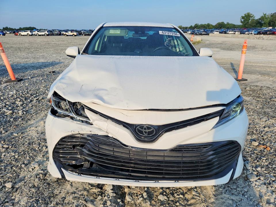 63127256 :رقم المزاد ، 4T1B11HK0KU203673 vin ، 2019 Toyota Camry مزاد بيع