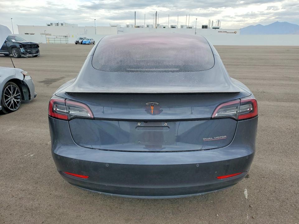61928696 :رقم المزاد ، 5YJ3E1EB7JF151418 vin ، 2018 Tesla Model 3 مزاد بيع