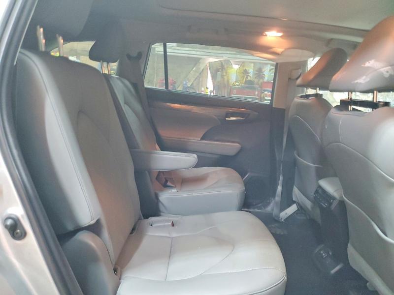 2022 Toyota Highlander მანქანა იყიდება აუქციონზე, vin: 5TDFZRBH8NS235600, აუქციონის ნომერი: 61784606