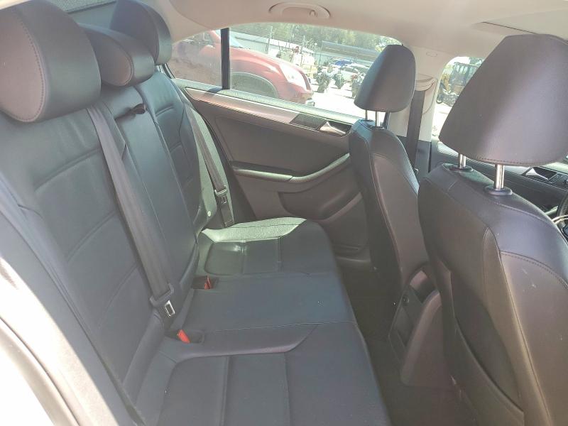 61879526 :رقم المزاد ، 3VWD17AJXFM310268 vin ، 2015 Volkswagen Jetta مزاد بيع