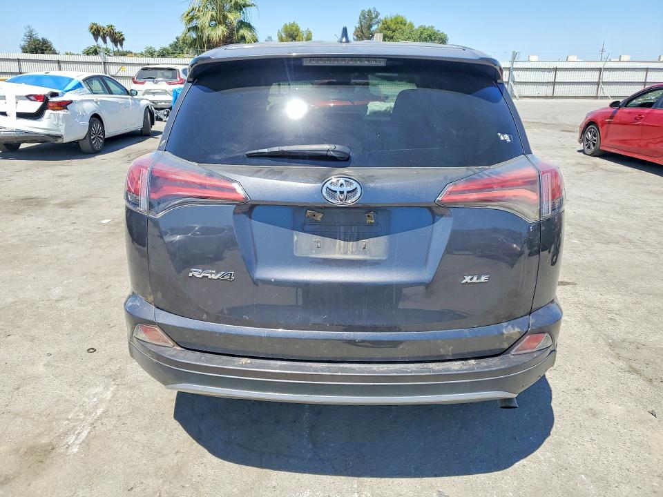 Продаж на аукціоні авто 2018 Toyota Rav4, vin: 2T3WFREV2JW473624, номер лоту: 61443596