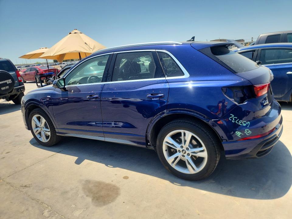 63486276 :رقم المزاد ، WA1EECF39M1098949 vin ، 2021 Audi Q3 مزاد بيع