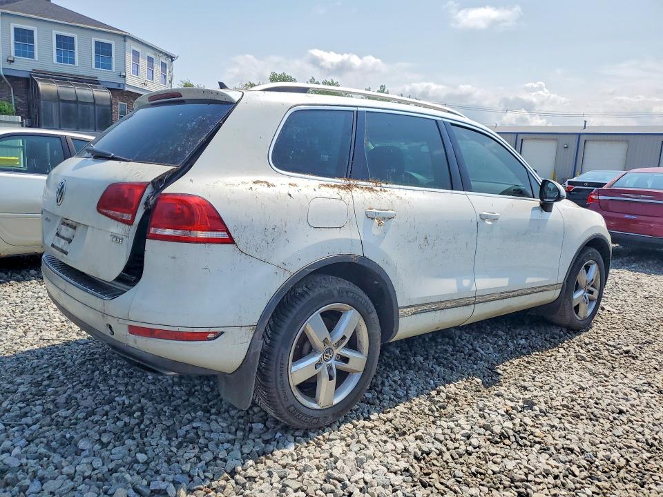 62204286 :رقم المزاد ، WVGEP9BP8DD011533 vin ، 2013 Volkswagen Touareg مزاد بيع