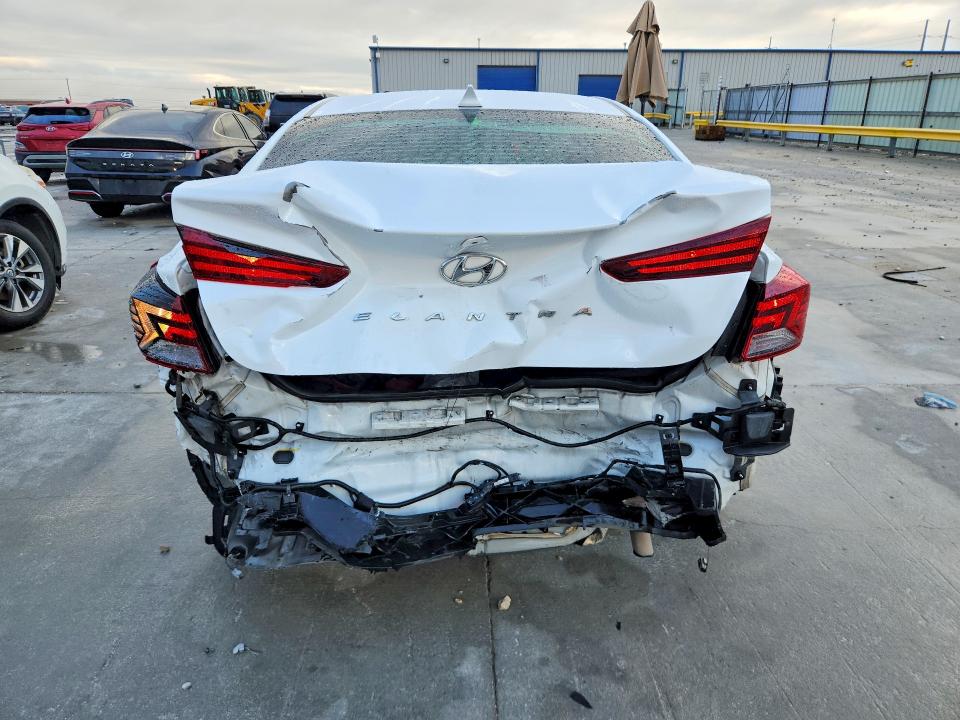 60560996 :رقم المزاد ، 5NPD84LF1LH577080 vin ، 2020 Hyundai Elantra مزاد بيع