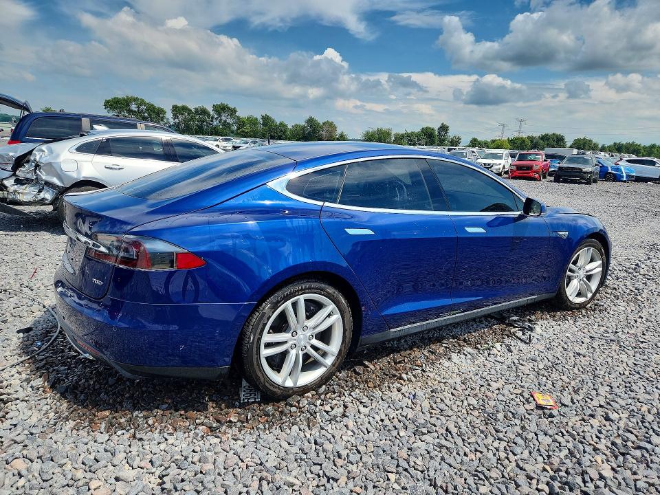 2015 Tesla Model S მანქანა იყიდება აუქციონზე, vin: 5YJSA1E29FF112327, აუქციონის ნომერი: 60917386