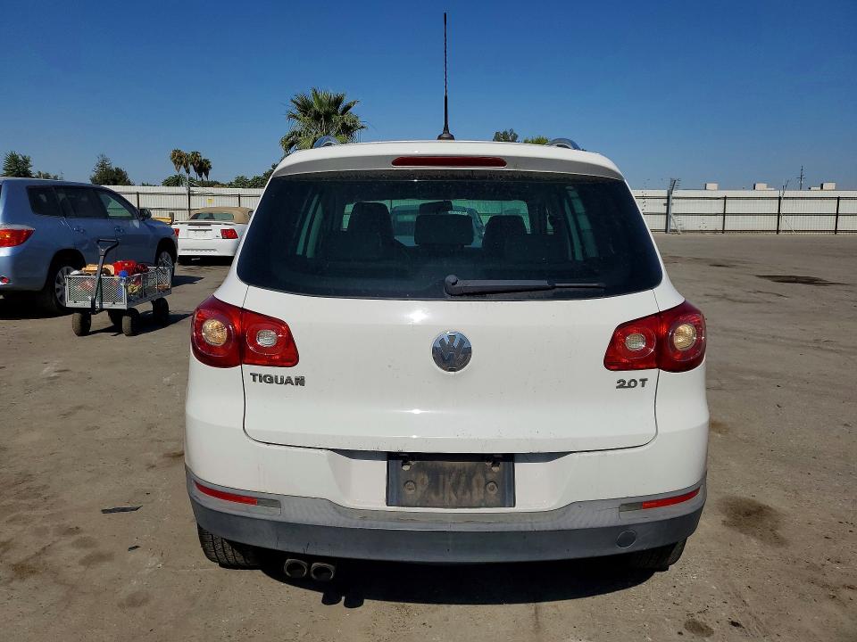 Auction sale of the 2011 Volkswagen Tiguan, vin: WVGAV7AXXBW502181, lot number: 60821756