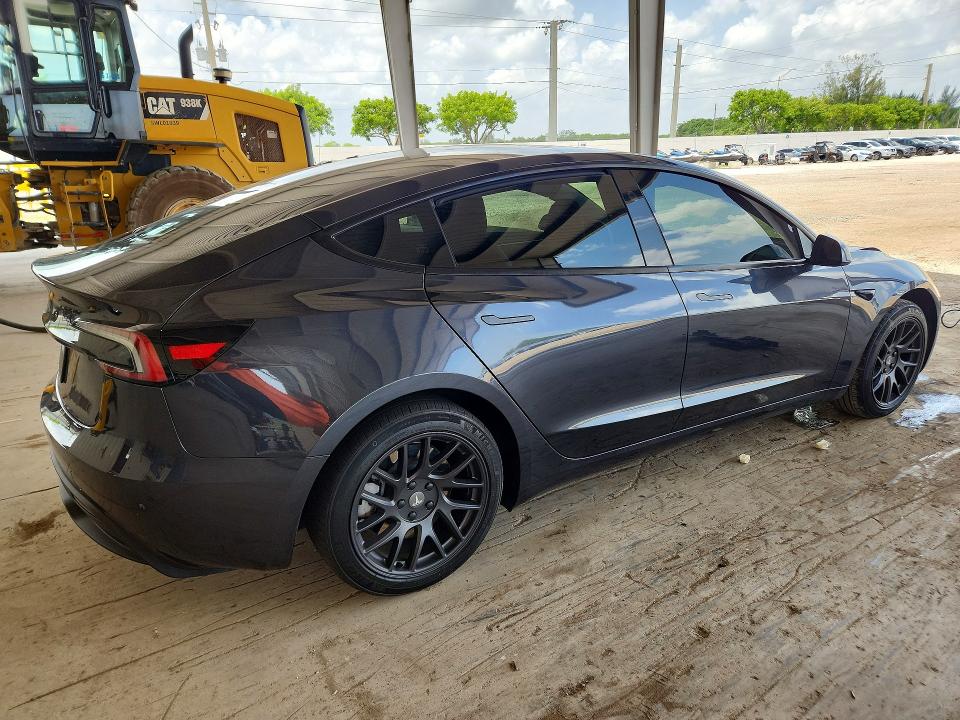 61798256 :رقم المزاد ، 5YJ3E1EA9SF026137 vin ، 2025 Tesla Model 3 مزاد بيع