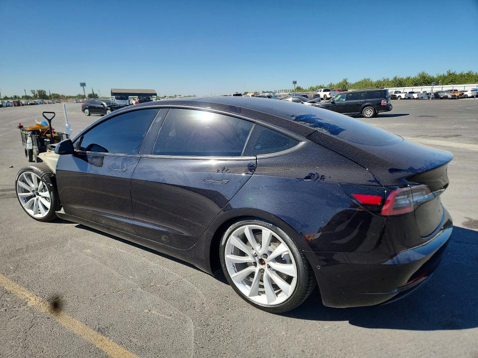 Продажа на аукционе авто 2018 Tesla Model 3, vin: 5YJ3E1EA6JF071129, номер лота: 62889896
