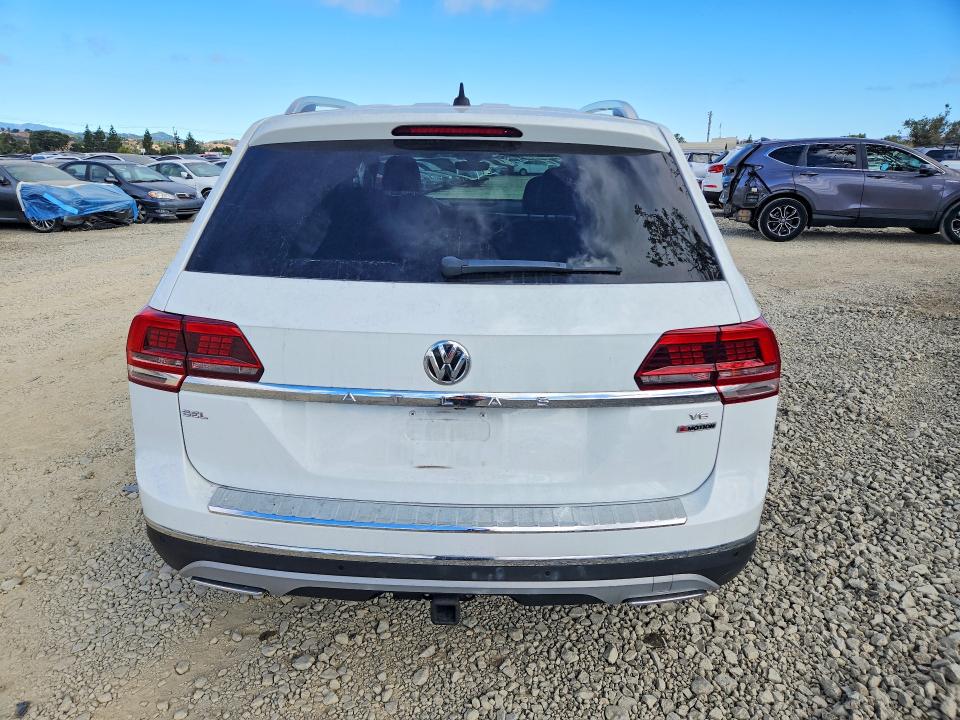 61877696 :رقم المزاد ، 1V2NR2CA0JC577623 vin ، 2018 Volkswagen Atlas مزاد بيع