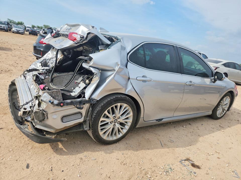 62099776 :رقم المزاد ، 4T1B21HK2JU500956 vin ، 2018 Toyota Camry Hybrid مزاد بيع