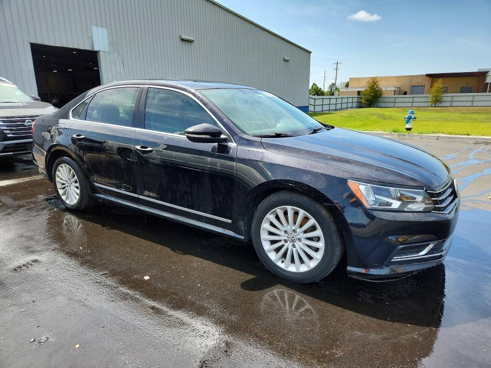 61906726 :رقم المزاد ، 1VWBT7A36HC026563 vin ، 2017 Volkswagen Passat مزاد بيع