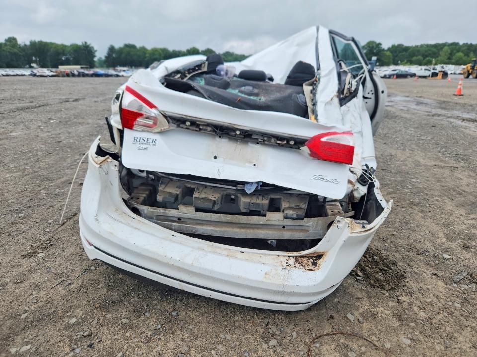 60438166 :رقم المزاد ، 3FADP4BJ5EM131316 vin ، 2014 Ford Fiesta مزاد بيع