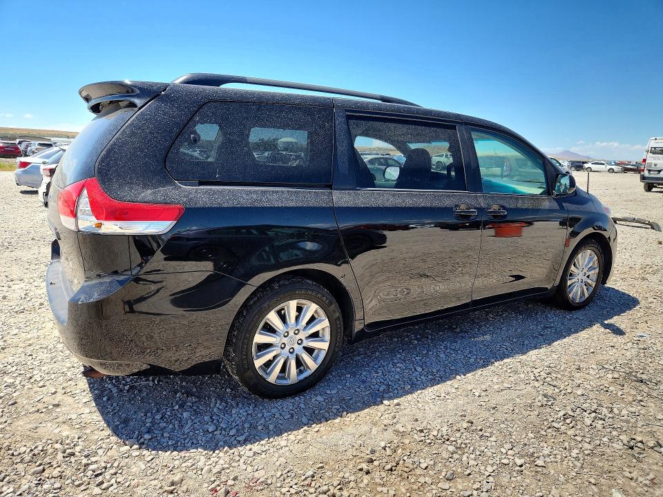 60796826 :رقم المزاد ، 5TDJK3DCXCS040740 vin ، 2012 Toyota Sienna مزاد بيع