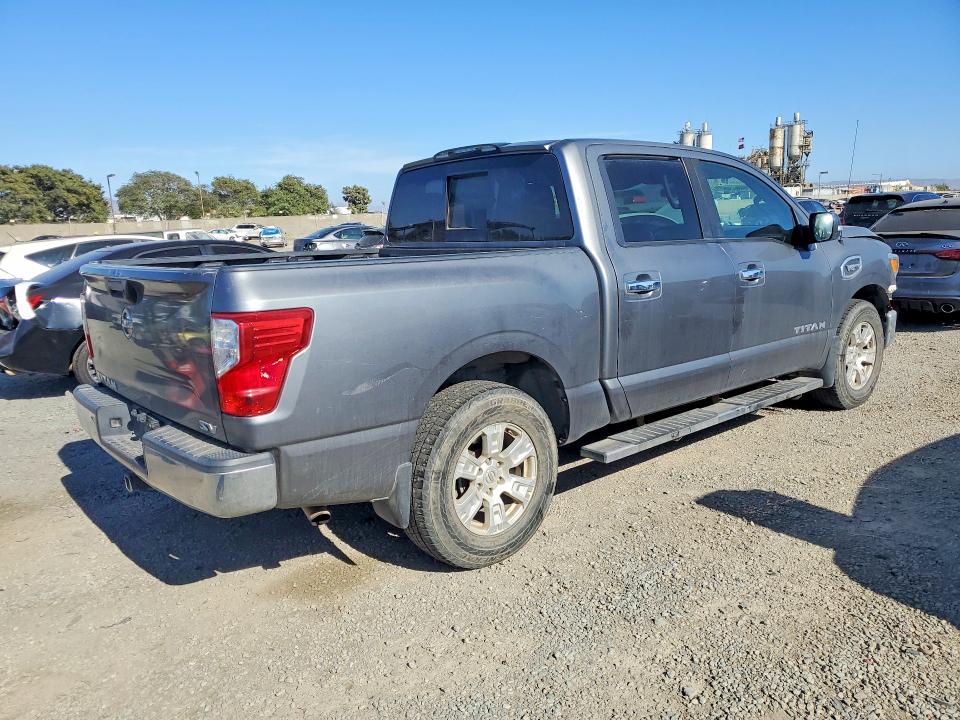 62084406 :رقم المزاد ، 1N6AA1EK9HN555980 vin ، 2017 Nissan Titan مزاد بيع