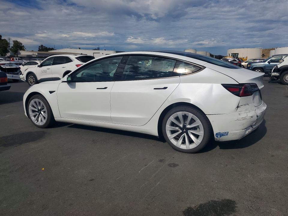 62076966 :رقم المزاد ، 5YJ3E1EB2MF863064 vin ، 2021 Tesla Model 3 مزاد بيع