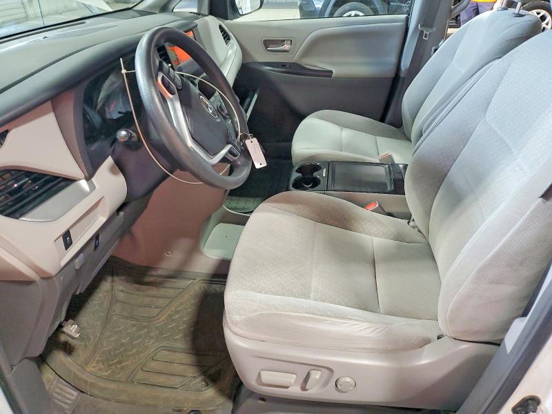 60561546 :رقم المزاد ، 5TDJZ3DCXHS167295 vin ، 2017 Toyota Sienna مزاد بيع