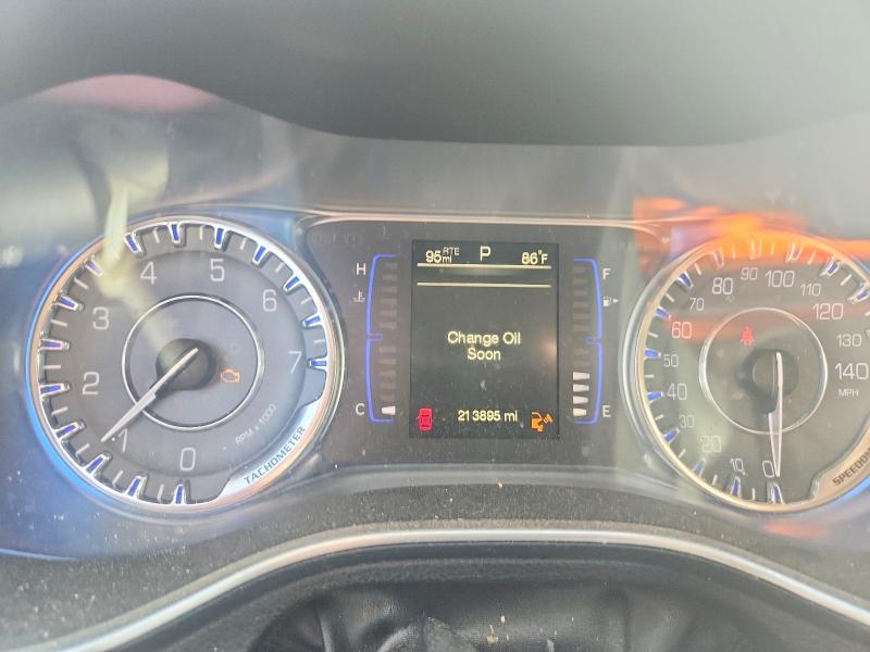 61946456 :رقم المزاد ، 1C3CCCABXFN686487 vin ، 2015 Chrysler 200 مزاد بيع