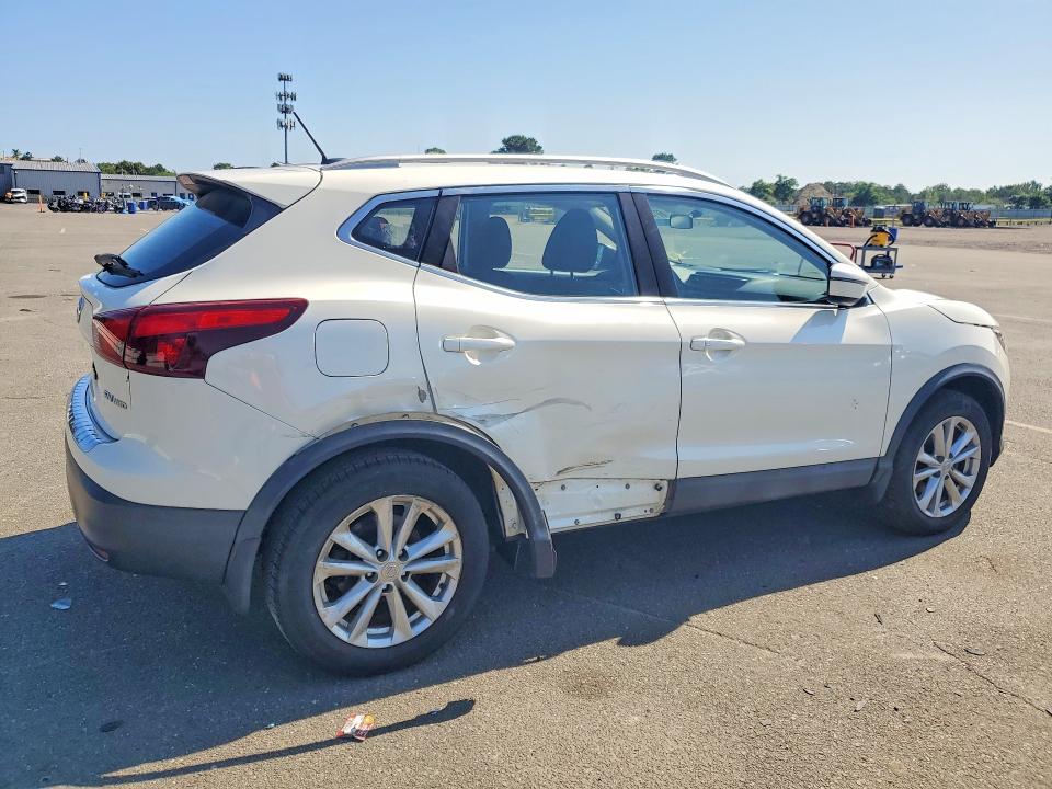 60121966 :رقم المزاد ، JN1BJ1CR3HW138214 vin ، 2017 Nissan Rogue Sport مزاد بيع