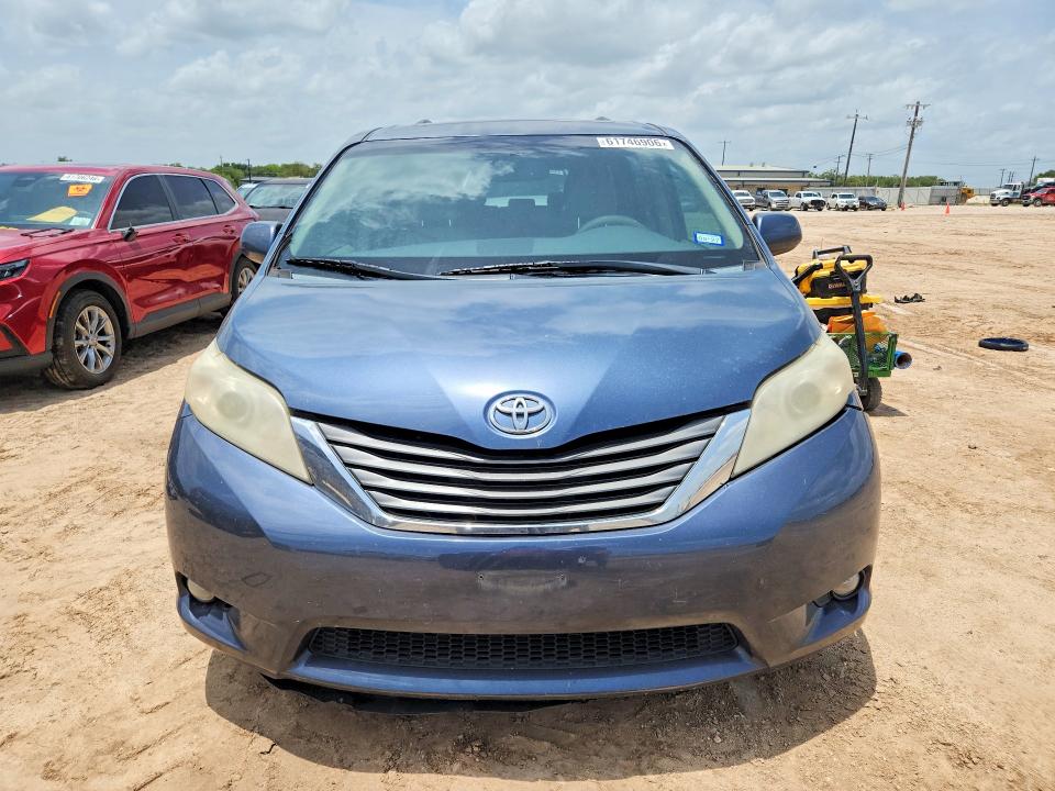61746906 :رقم المزاد ، 5TDYK3DC7ES503595 vin ، 2014 Toyota Sienna مزاد بيع